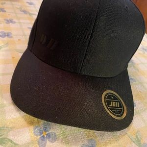 JE11 hat